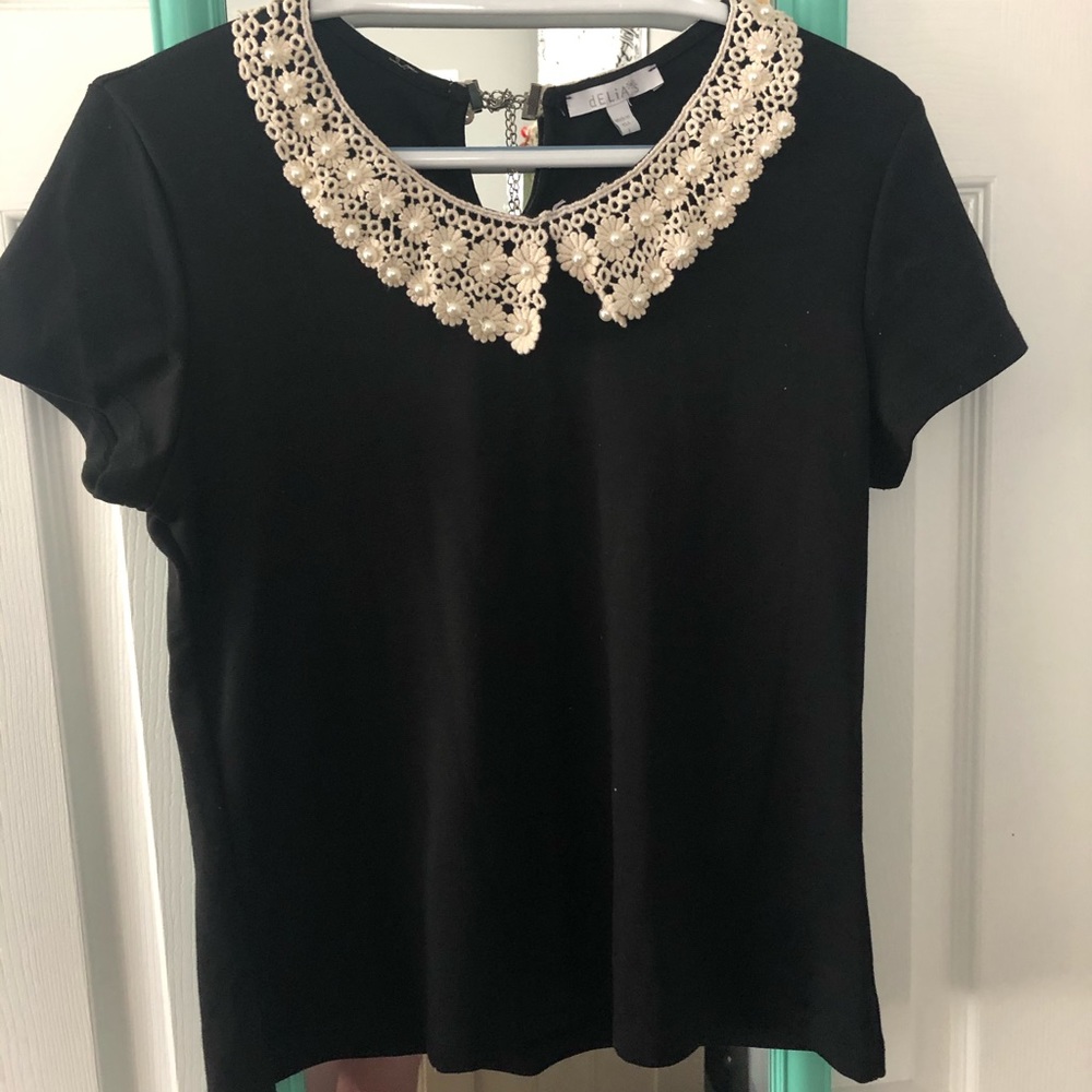 Pearl and lace collar shirt